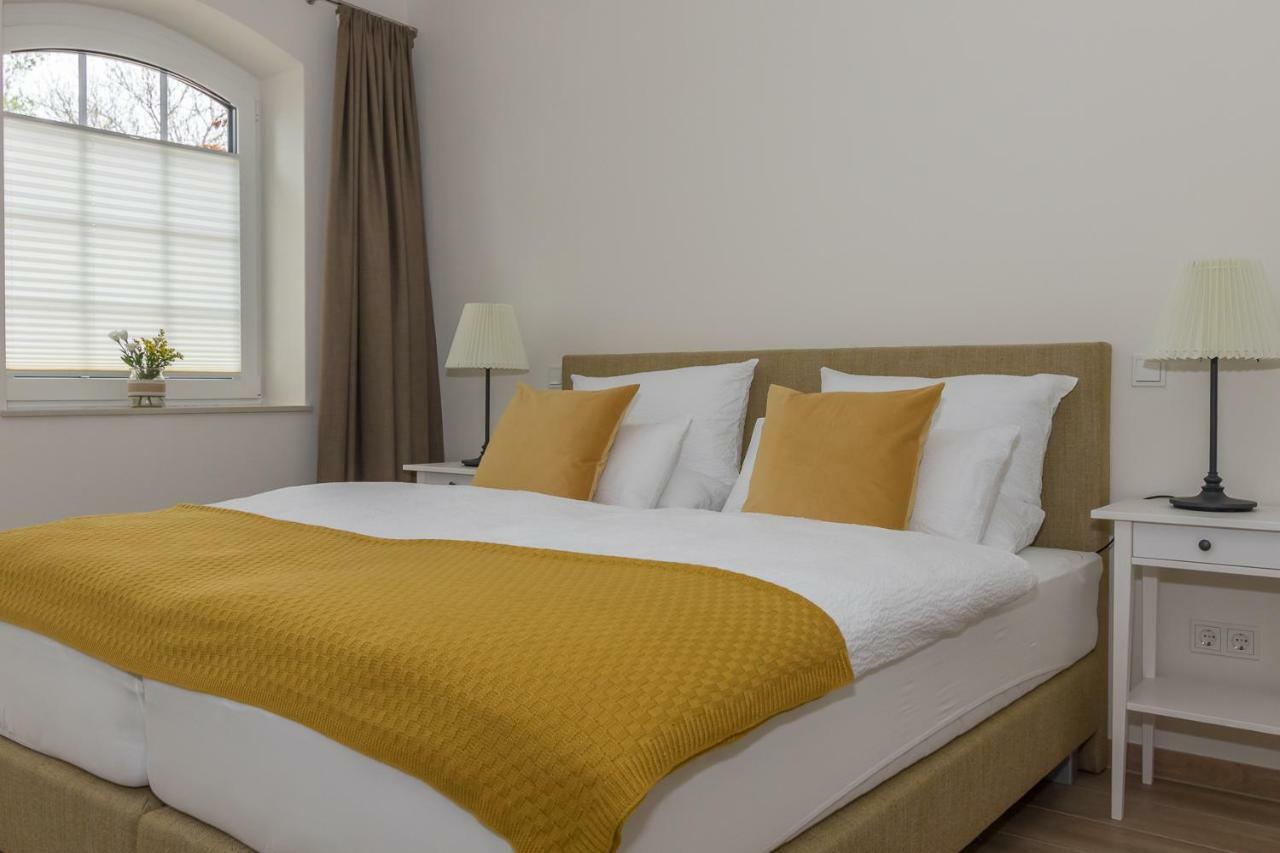 Hayungshaus Esens Apartment Bagian luar foto